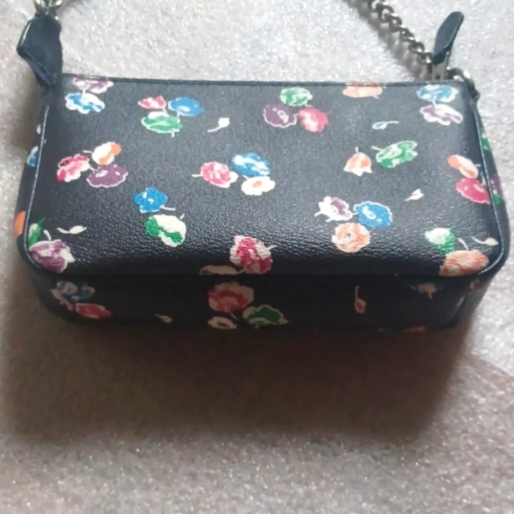 SOLD - COACH Large Wristlet 19 in Wildflower Print - Mini Purse - Picture 8 of 15